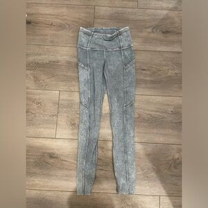 Lululemon women’s full length leggings.